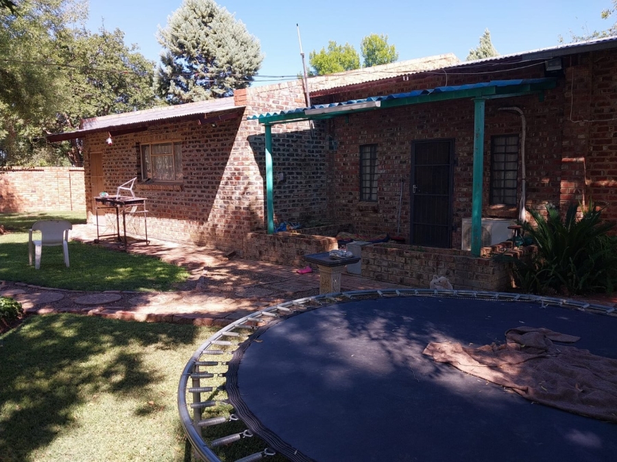 6 Bedroom Property for Sale in Schweizer Reneke North West